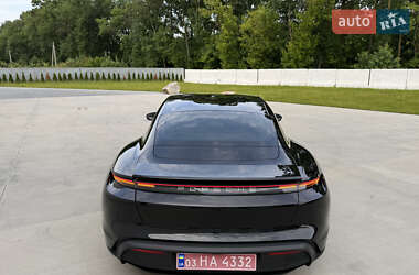 Седан Porsche Taycan 2021 в 