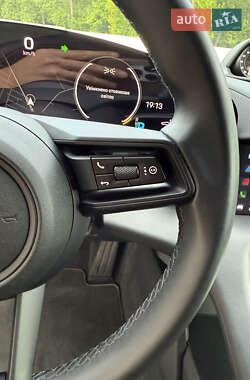 Седан Porsche Taycan 2021 в 