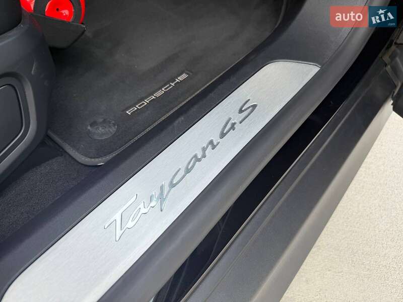 Седан Porsche Taycan 2021 в Луцке