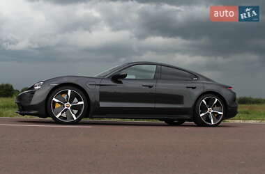 Седан Porsche Taycan 2021 в 