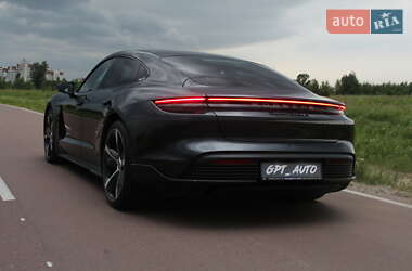 Седан Porsche Taycan 2021 в 