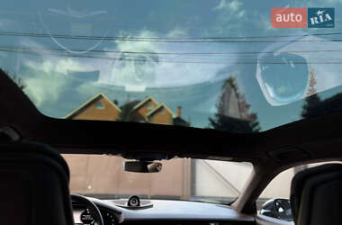 Седан Porsche Taycan 2021 в 