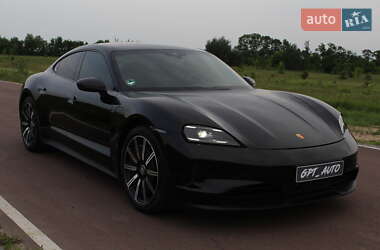 Седан Porsche Taycan 2025 в 