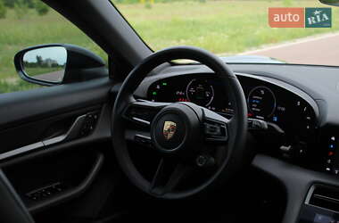 Седан Porsche Taycan 2025 в 