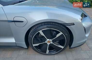 Седан Porsche Taycan 2021 в 