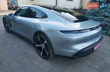 Седан Porsche Taycan 2021 в 