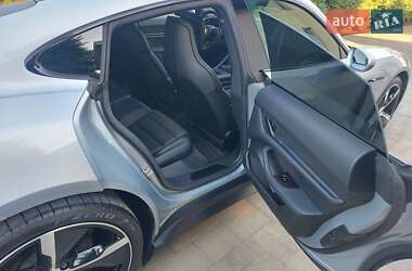 Седан Porsche Taycan 2021 в 