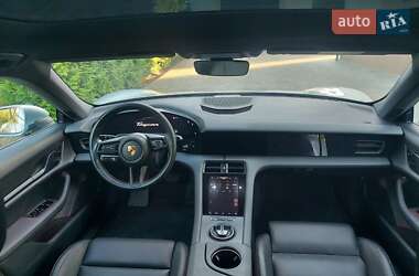 Седан Porsche Taycan 2021 в 