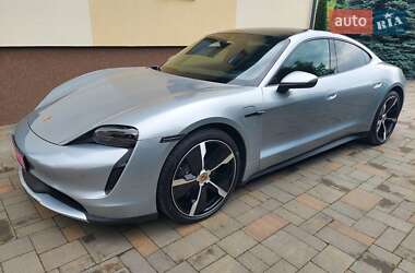 Седан Porsche Taycan 2021 в 