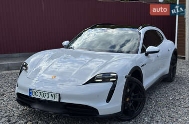 Седан Porsche Taycan 2021 в 