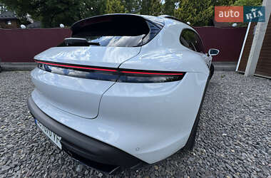 Седан Porsche Taycan 2021 в 