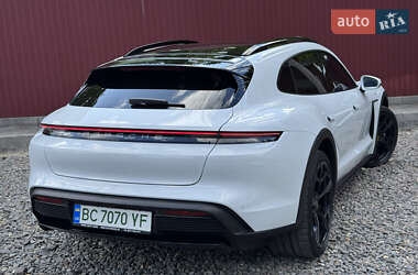 Седан Porsche Taycan 2021 в 