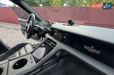 Седан Porsche Taycan 2021 в 