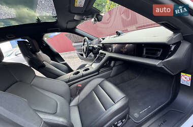 Седан Porsche Taycan 2021 в 