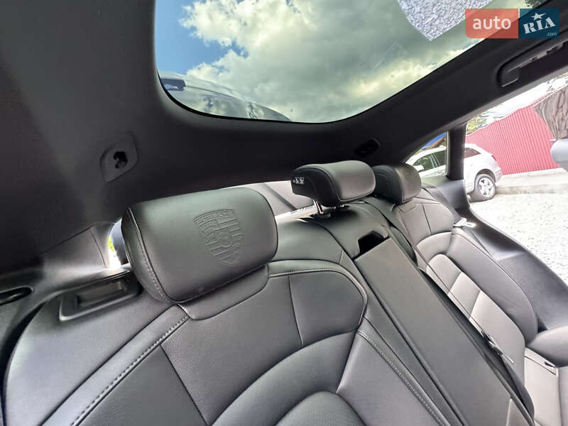 Седан Porsche Taycan 2021 в Трускавце