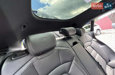 Седан Porsche Taycan 2021 в 
