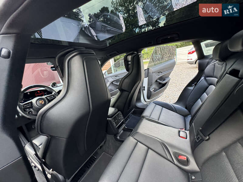 Седан Porsche Taycan 2021 в Трускавце