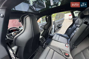 Седан Porsche Taycan 2021 в 