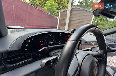Седан Porsche Taycan 2021 в 