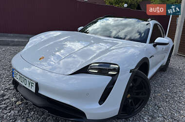 Седан Porsche Taycan 2021 в 