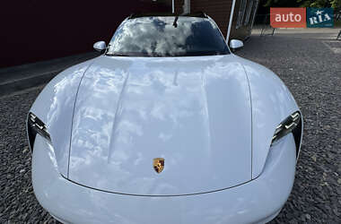 Седан Porsche Taycan 2021 в 