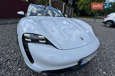Седан Porsche Taycan 2021 в 