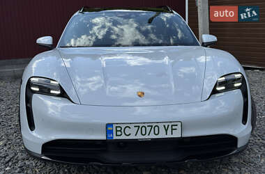 Седан Porsche Taycan 2021 в 