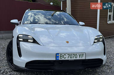 Седан Porsche Taycan 2021 в 