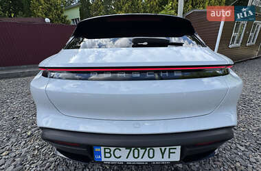 Седан Porsche Taycan 2021 в 