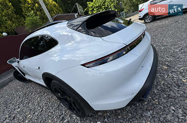 Седан Porsche Taycan 2021 в 
