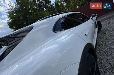 Седан Porsche Taycan 2021 в 