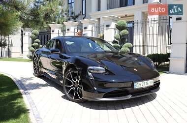 Седан Porsche Taycan 2023 в 