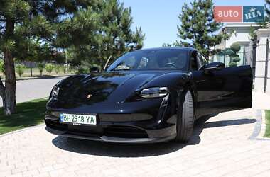 Седан Porsche Taycan 2023 в 