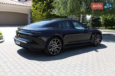 Седан Porsche Taycan 2023 в 