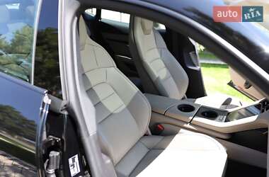 Седан Porsche Taycan 2023 в 