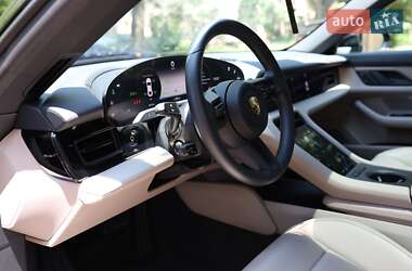 Седан Porsche Taycan 2023 в 