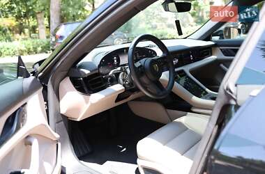 Седан Porsche Taycan 2023 в 