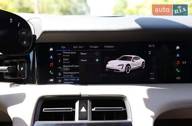 Седан Porsche Taycan 2023 в 