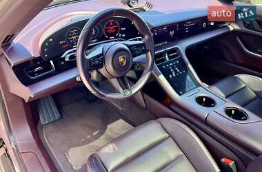 Седан Porsche Taycan 2020 в 