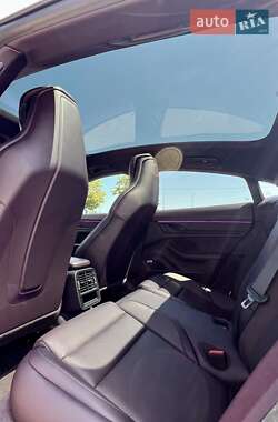 Седан Porsche Taycan 2020 в 
