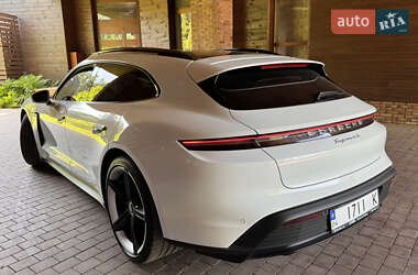Седан Porsche Taycan 2023 в 