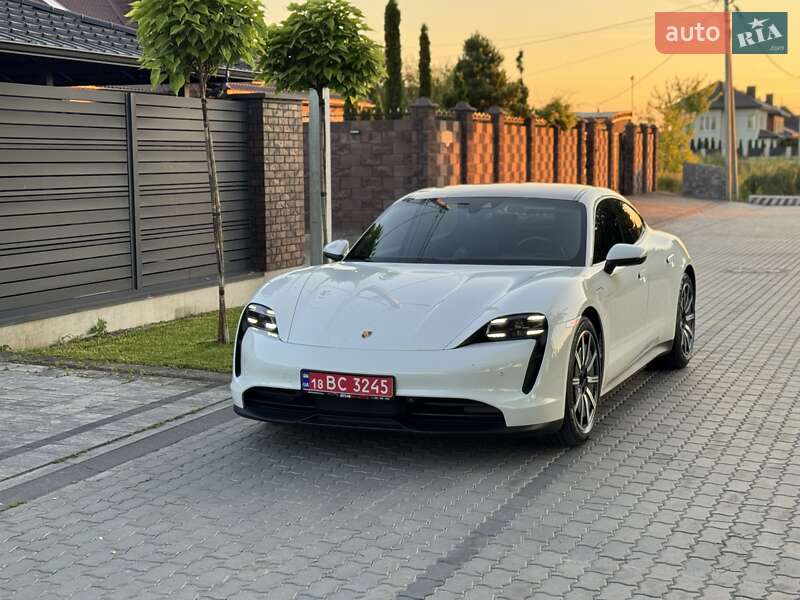 Porsche Taycan 2021