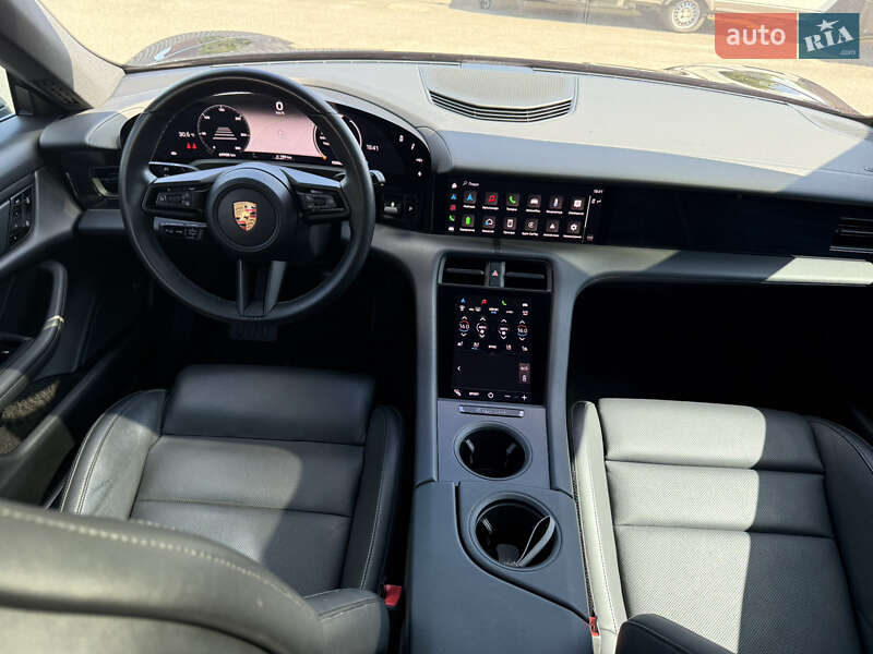 Седан Porsche Taycan 2020 в Києві