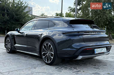 Седан Porsche Taycan 2021 в 