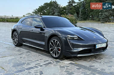 Седан Porsche Taycan 2021 в 