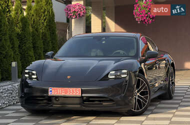 Седан Porsche Taycan 2020 в 
