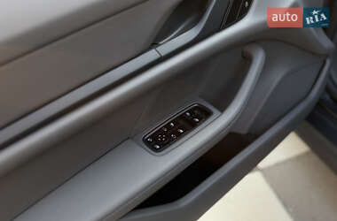Седан Porsche Taycan 2020 в 