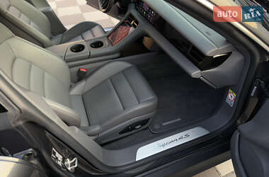 Седан Porsche Taycan 2020 в 