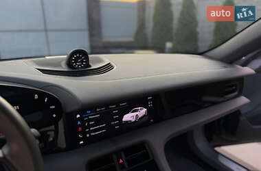 Седан Porsche Taycan 2020 в 