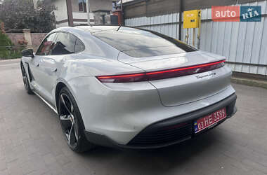 Седан Porsche Taycan 2024 в 